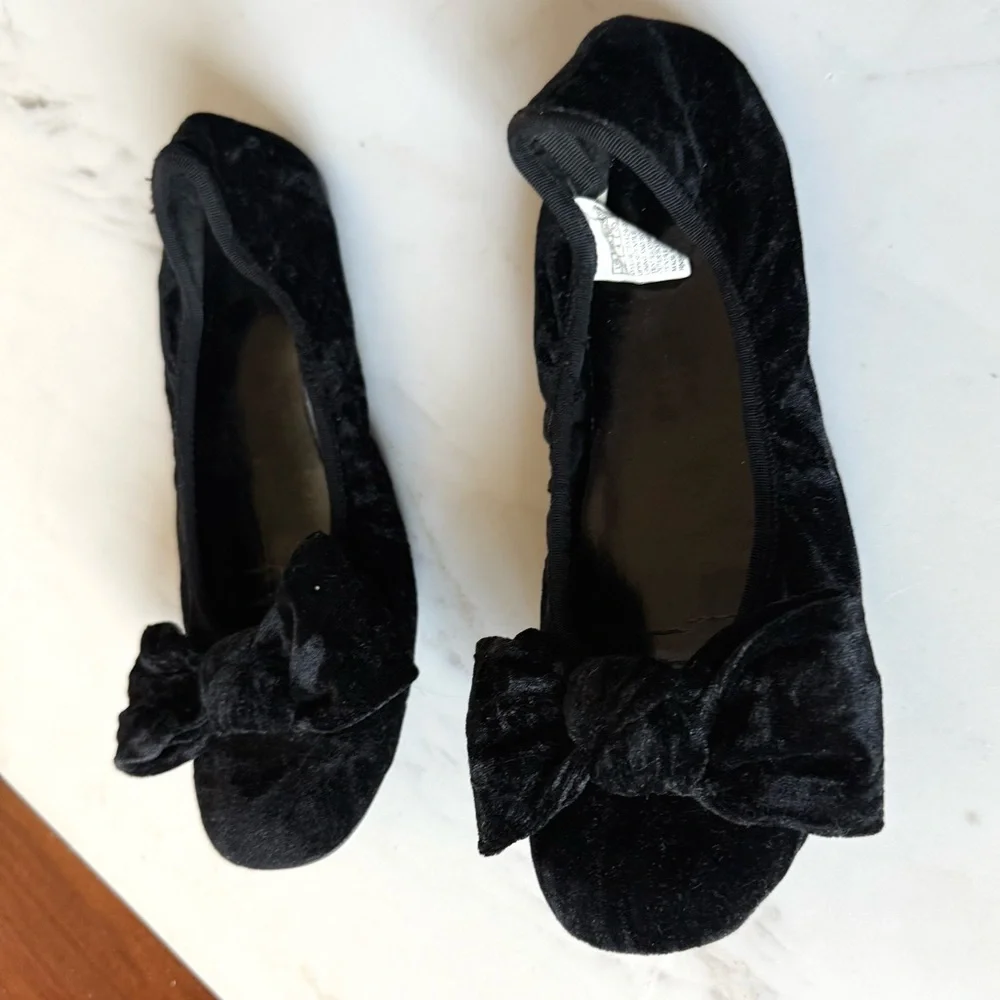 GAP Dress Shoes Ballet Flat BIG GIRLS Black Bow Velvet Holidays Christmas Size 5